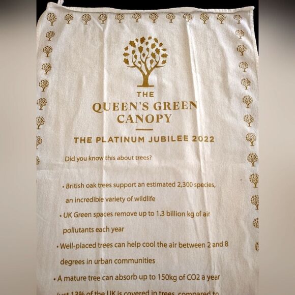Queen Elizabeth Platinum Jubilee Kitchen Linen Tea Towels 2022 NWOT - Picture 3 of 11